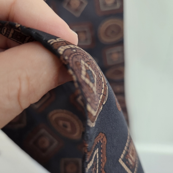 Geometric Patterned Scarf - Picture 3 of 4